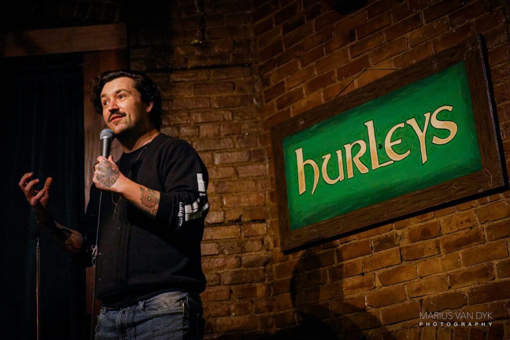 Picture showing comedian performing in montreal